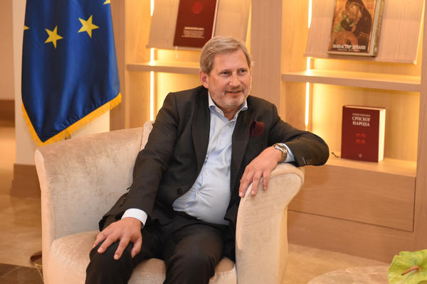 HAN GOVORIO O REŠENJU EU ZA KOSOVO! Nikada nije bio direktniji, a njegove reči odzvanjaju Prištinom i Beogradom