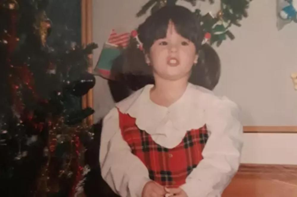 KO BI REKAO DA ĆE IZRASTI U OVAKVU OPASNICU! Kao mala bila je prava slatkica a u Zadruzi MUVALA ZAUZETE