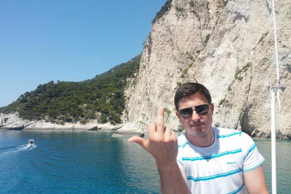 I ZA OVIM TVITERAŠEM TRAGA POLICIJA! Pisao da se Vučiću zatre seme, otkrivena prepiska s uhapšenom Šapčankom!