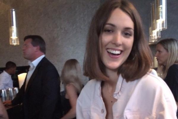 MAJA IMA SAMO 21 GODINU I SVETSKA JE ZVEZDA: Njeni roditelji su najlepši PAR HOLIVUDA!