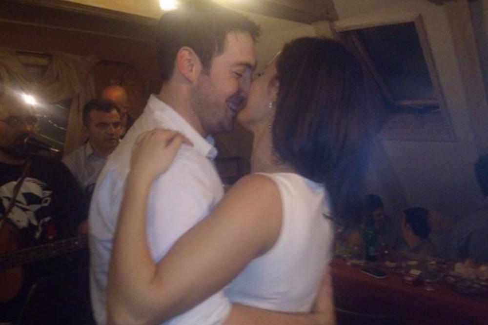 OŽENIO SE! PROCURILE FOTKE SA TAJNOG VENČANJA STRUGARA! (FOTO)