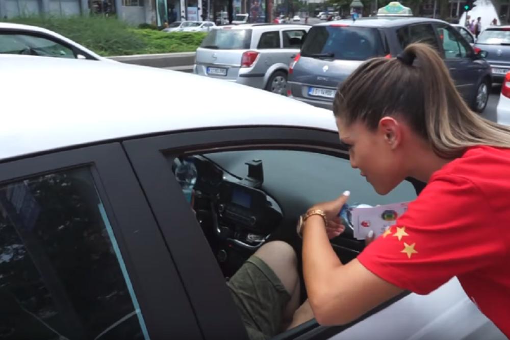 NEVIĐENA AKCIJA ZVEZDE: Crveno-bele devojke zaustavljale automobile u Beogradu, a sve zbog derbija kola!