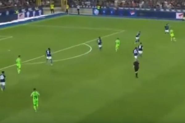 POLICIJA IZAZVALA MEĐUNARODNI SKANDAL: Zabranili im da nose klupske i državne zastave na ulici!