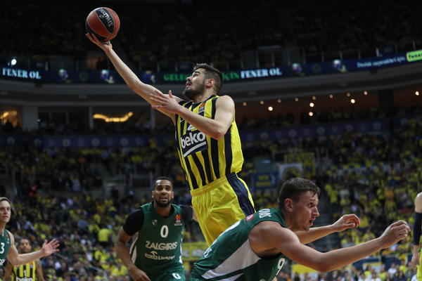 ZVEZDA NE MOŽE PROTIV NJIH FINANSIJSKI: Nikoli Kaliniću stigla ponuda od višestrukog prvaka Evrope!