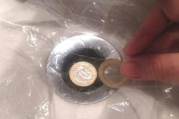 UZMITE 3 NOVČIĆA I STAVITE U OVO I SLEDEĆE GODINE ĆETE IMATI BOGATSTVO: Starinsko VEROVANJE koje mnogi PRAKTIKUJU