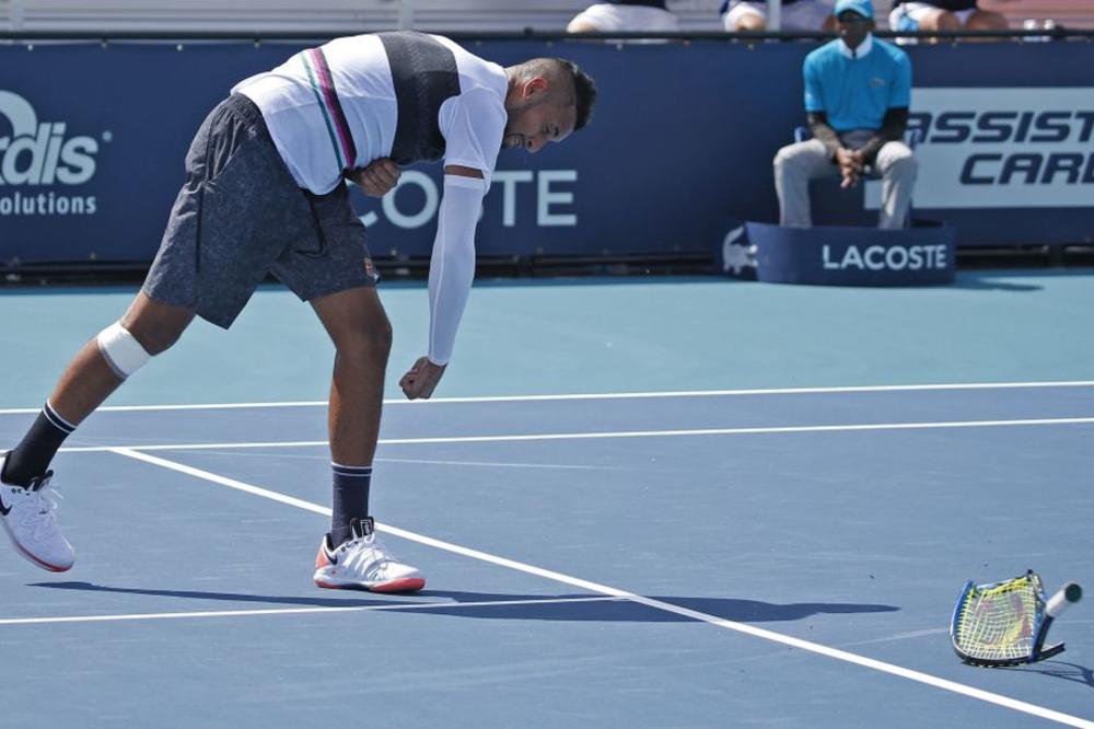 KIRJOS DOŠAO SA SKANDALOZNIM NATPISOM NA MAJICI: Sudija ga naterao da ga skloni, tada je haos mogao da počne!