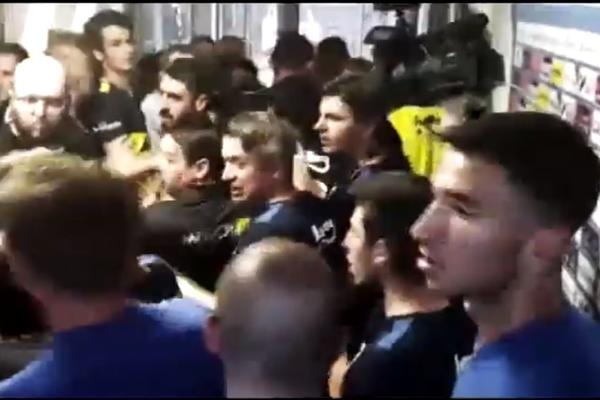 A GRUJIĆ KADAR NEVERA: Emre Belezoglu jurio po tunelu igrača Herte da ga bije, Marko se pogubio šta se dešava?!