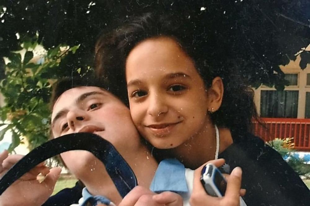 JEDINA SLIKA EDITE SA POKOJNIM BRATOM Imao je DAUNOV SINDROM: Nije umeo da hoda, jede, niti je znao da postoji