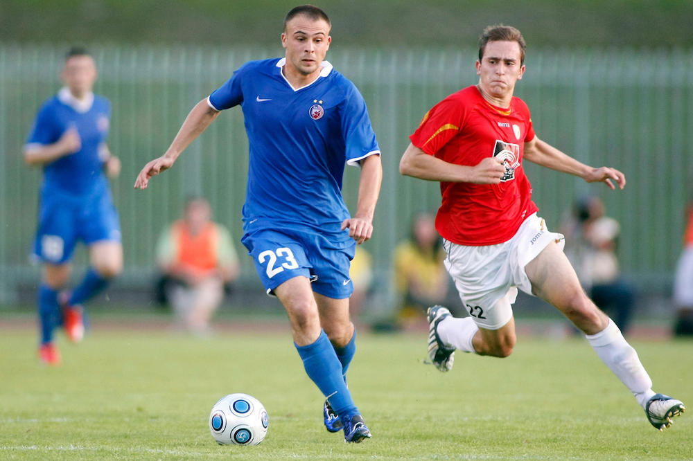 RUMUNI ME NAMEŠTAJU, NE POSTOJI NIKAKAV PROBLEM: Oglasio se Slavko Perović posle vesti da ima bolesno srce!