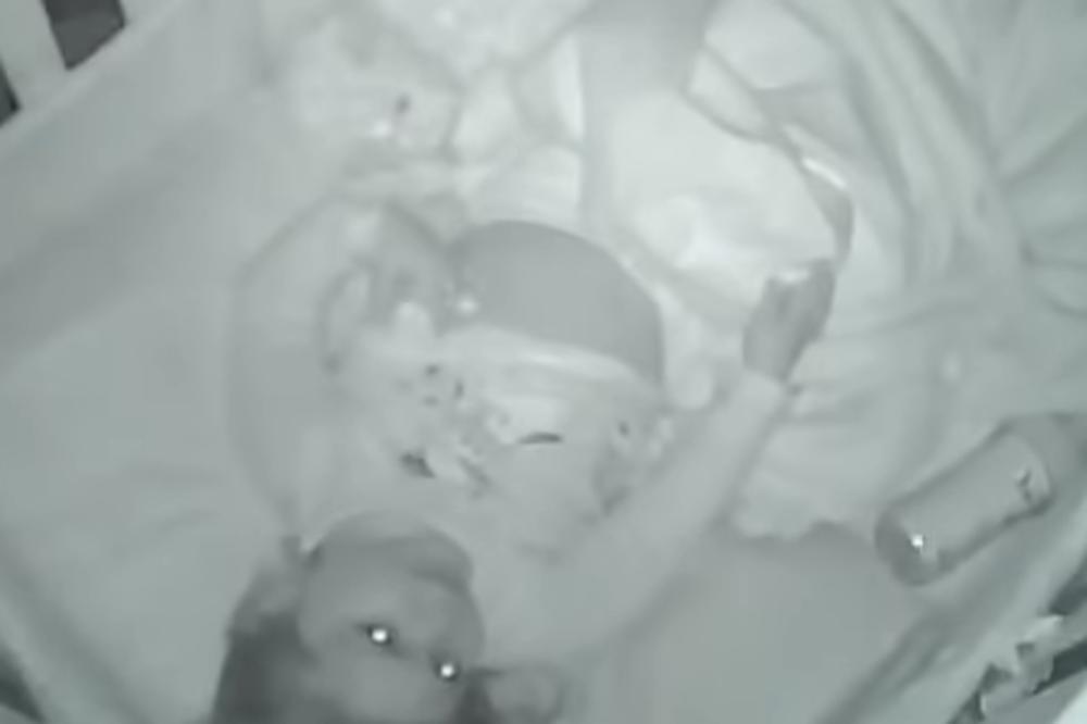 ČULI SU NEOBIČNE ZVUKOVE IZ KOLEVKE: Dete je izgovaralo ČUDNE REČI, roditelji su ostali ZATEČENI (VIDEO)