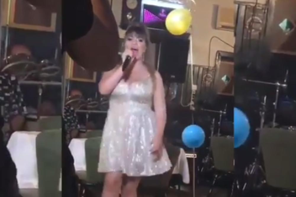 GOSTI SE KRSTILI I LEVOM I DESNOM, DOBRO DA NISU POBEGLI! Miljana zapevala na Željkovom ROĐENDANU, SVI U ŠOKU!