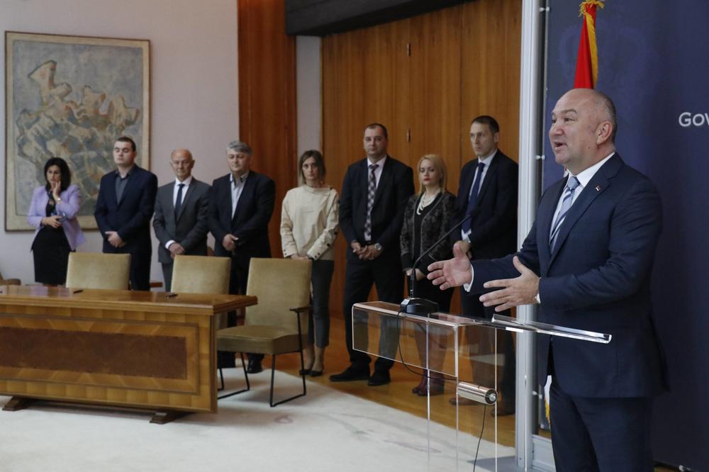 NEK GA SMENE, NEĆEMO DA ĆUTIMO, NAROD TREBA DA ZNA ISTINU! Popovićeva partija odgovorila na kritike premijerke