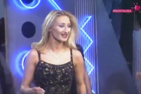 ŽARILA I PALILA ESTRADOM, PA PRESEKLA I NAPUSTILA SVE: Bori se sa KOŽNIM OBOLJENJEM i ima DRUGU PROFESIJU!