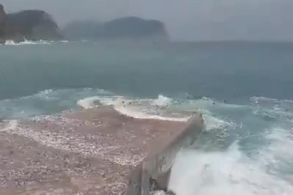 DRAMA U CRNOJ GORI, IZ NEMIRNOG MORA SPAŠENO SEDMORO LJUDI! Ignorisali su važno UPOZORENJE, zamalo da nastradaju!