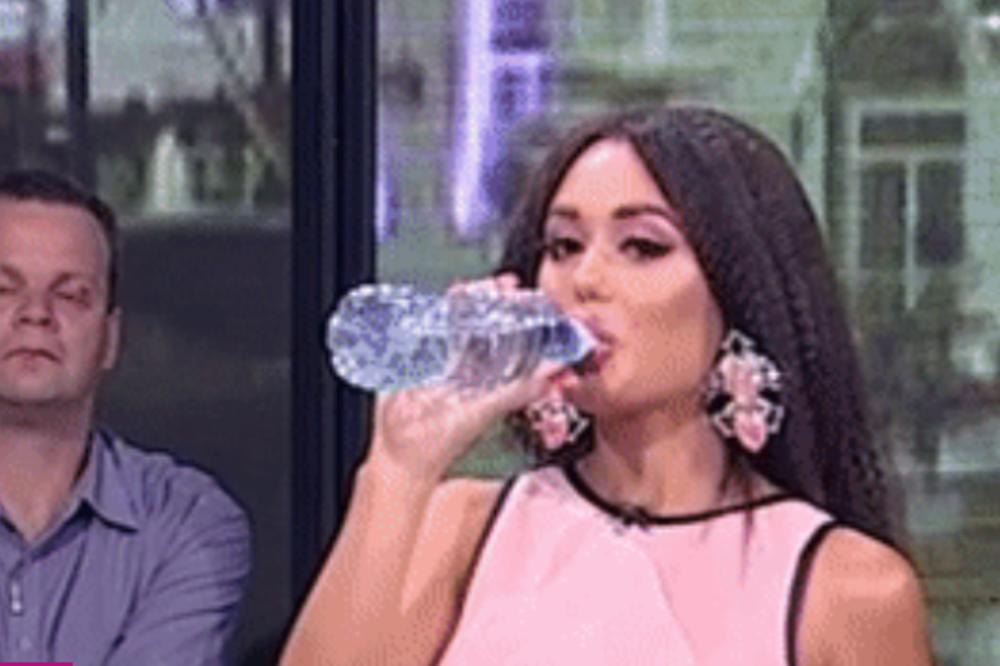 KAD JE ČULA NJEGOV GLAS POČELA DA SE PREZNOJAVA: Suki se uključio u emisiju i otkrio TAJNU ODNOSA s Anom Korać!