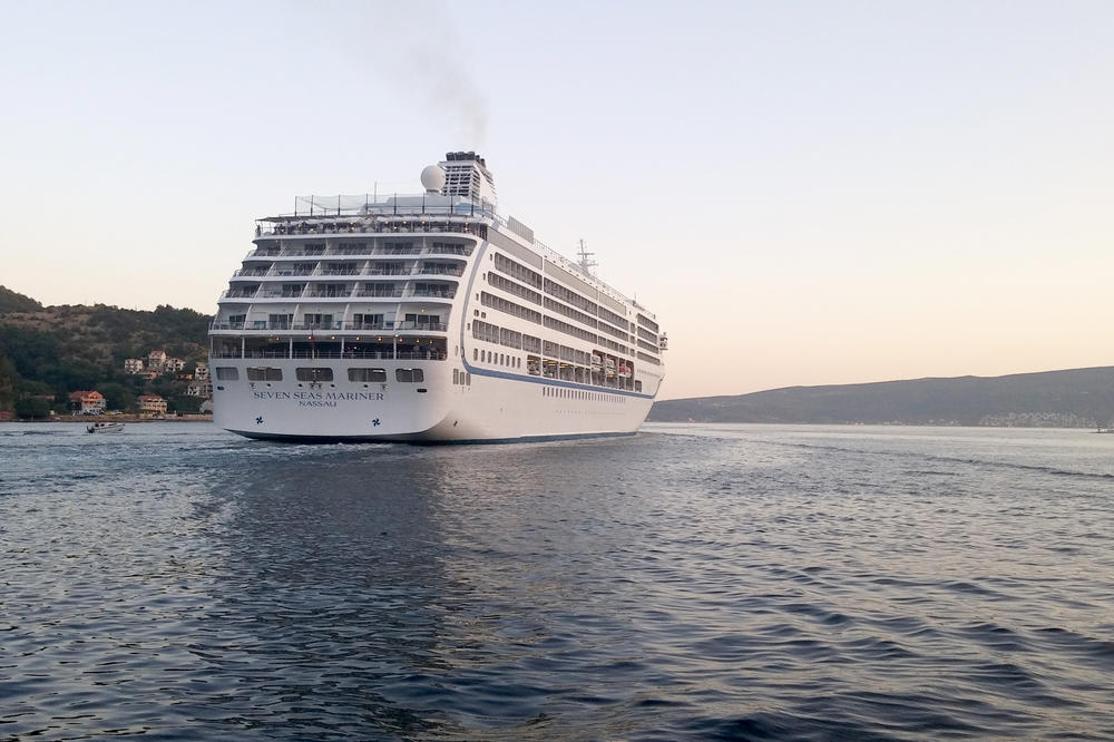 ZATVORENI SMO PO KABINAMA, NE SMEMO DA MRDNEMO: Ispovest Srbina koji je u KARANTINU zbog virusa KORONA!