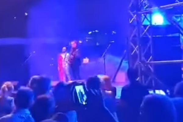 ISPLIVAO SNIMAK NAPADA NA ĐULETA VAN GOGA: Dobio FLAŠU U GLAVU, pa nije mogao da dođe sebi! Odmah NAPUSTIO svirku!