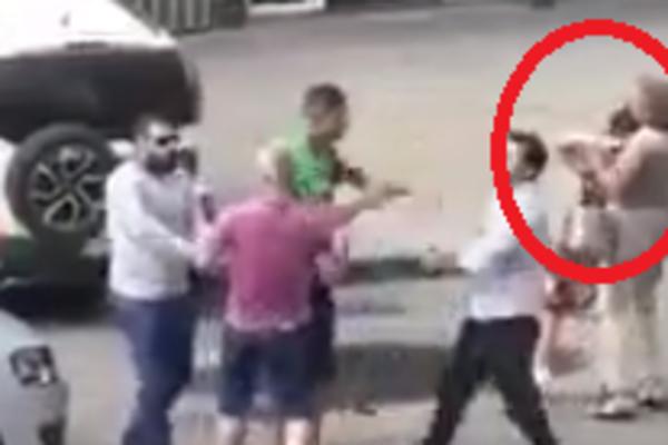 BABA ZADAVILA BABU: Snimljen STRAŠAN OBRAČUN (VIDEO)