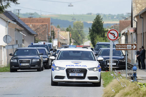 POGINUO VOZAČ MOTORA: Teška saobraćajna nesreća kod Garešnice!