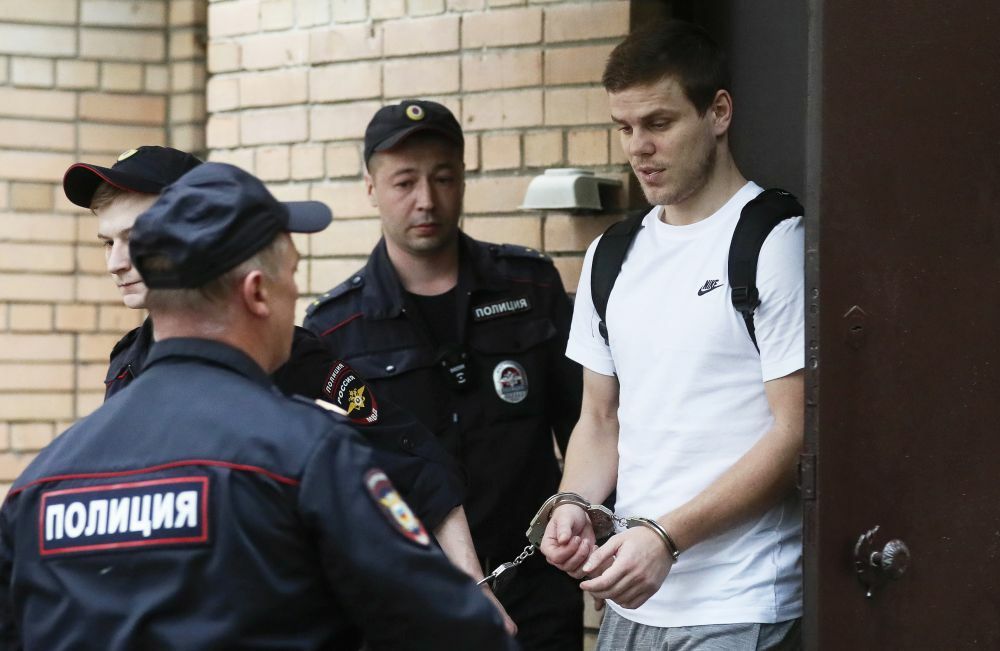 Aleksandar Kokorin kada je bio doveden u zatvor