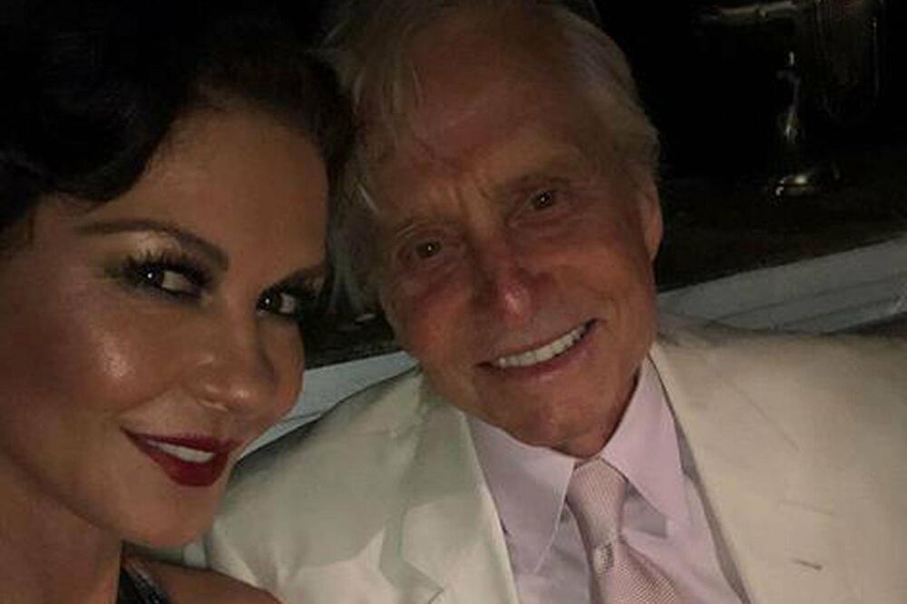 U DOMU POZNATOG PARA INTERVENISALA POLICIJA I HITNA POMOĆ, NAPUNILI TABLOIDE: Svi su zabrinuti, ŠTA IM SE DEŠAVA?