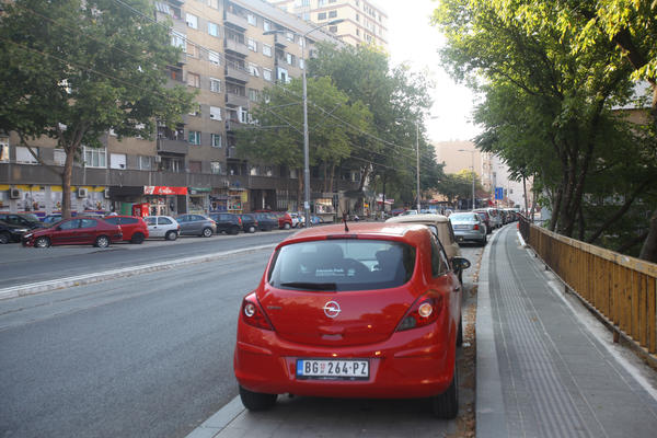PA SJAJNO! ZABORAVITE NA TRAŽENJE PARKING MESTA! Nova aplikacija vas vodi do najbližeg slobodnog MESTA