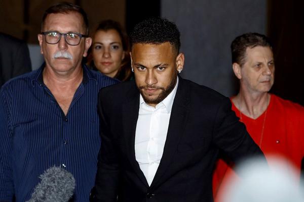 NEJMAR UNAJMIO ADVOKATE ZBOG ŽURKE ZA KOJU GA SVI PLJUJU: On će biti kući, tamo će biti samo 150, a ne 500 ljudi!