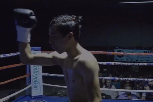 MLADI BOKSER SE BORI ZA ŽIVOT: Sin bivšeg prvaka koji se borio s Mejvederom je dobio udarac na treningu i samo pao!