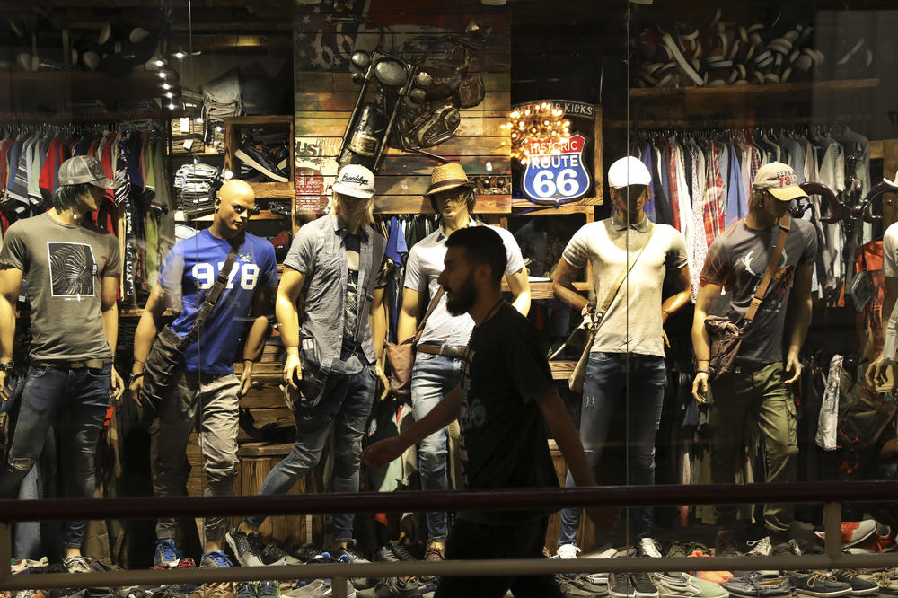 PRODAVCI SE ŽALE PRED NOVOGODIŠNJU POTROŠAČKU EUFORIJU: Korona je kriva za SVE?