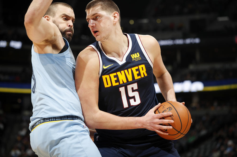 NAGETSI DOVELI ROĐAKA NBA LEGENDE: Nikola Jokić dobio novog saigrača!