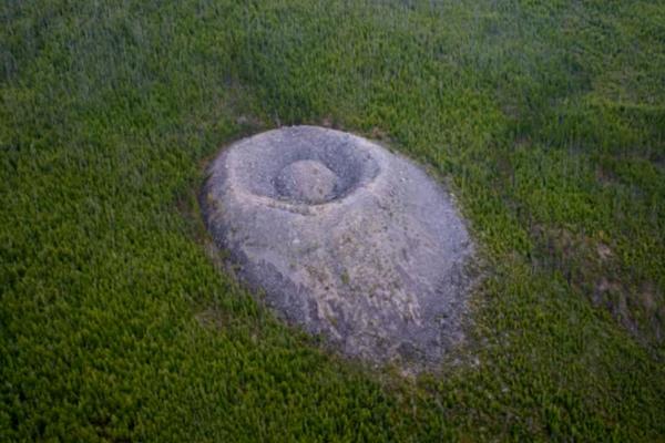 SVAKO KO PRIĐE OVOM KRATERU, RAZBOLI SE: Ovo su NAJMISTERIOZNIJA mesta na planeti, prate ih STRAŠNE PRIČE