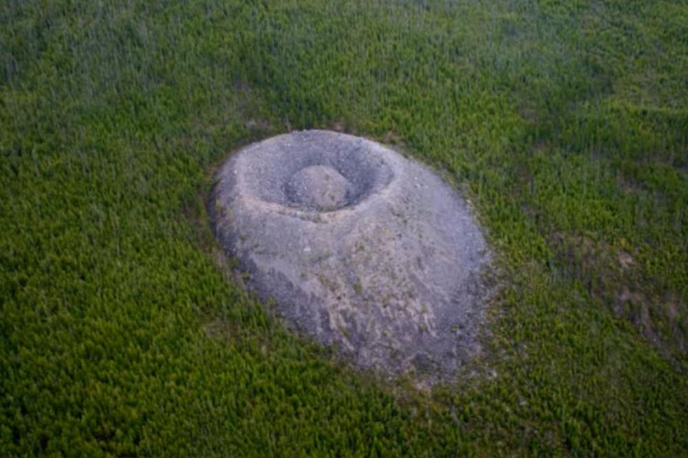 SVAKO KO PRIĐE OVOM KRATERU, RAZBOLI SE: Ovo su NAJMISTERIOZNIJA mesta na planeti, prate ih STRAŠNE PRIČE