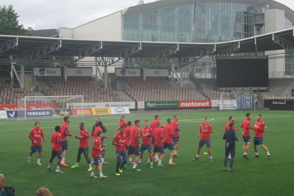 VEŠTAČKA TRAVA MOŽE DA BUDE MALI PROBLEM: Zvezda odradila trening pred sutrašnji meč sa Helsinkijem!