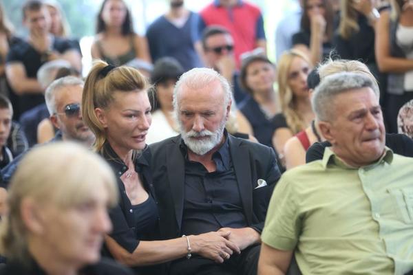 DINO MERLIN SE VRATIO U BEOGRAD POSLE 4 GODINE ZBOG SAHRANE BULATA: Njih dvojicu vezivala je JEDNA ŽENA!