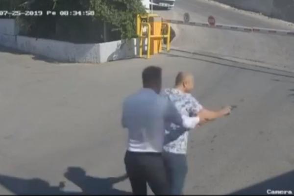 NAPADAČ KOJEG JE POLICIJA DRŽALA NA NIŠANU JE UHAPŠEN NAKON PUCNJAVE U VOLMARTU! Jedna žrtva prevezena u BOLNICU
