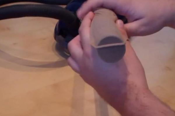 SVAKI PUT KADA USISAVAM, STAVLJAM NA CEV ČARAPU! Kad čujete u čemu je trik i vi ĆETE PROBATI!