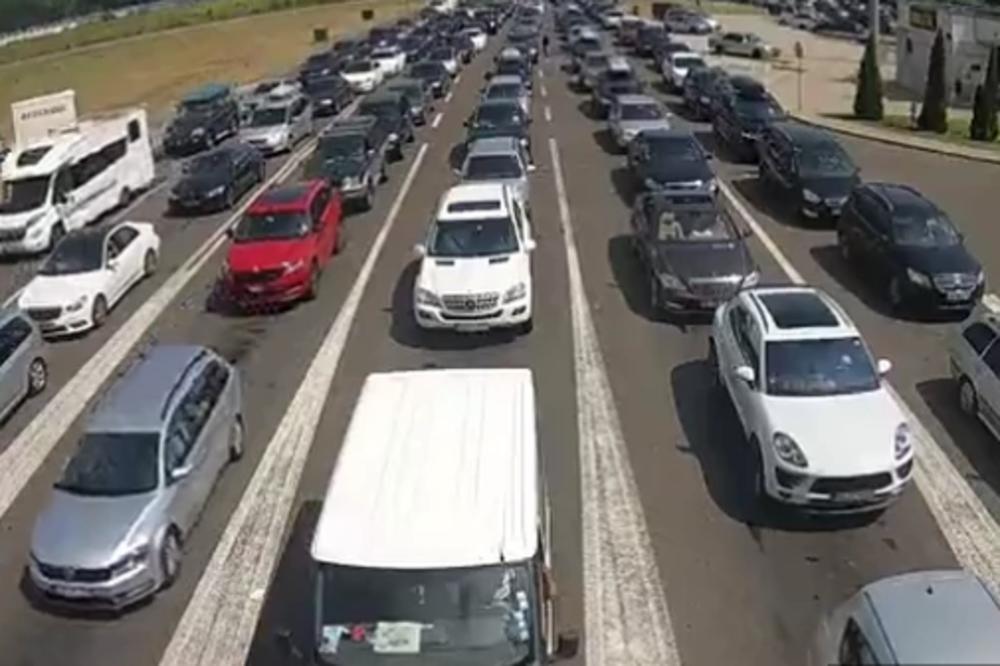 NA GRANIČNIM PRELAZIMA JE PAKAO: Gužve i sati čekanja gde god da krenete, a od sutra će BITI JOŠ GORE