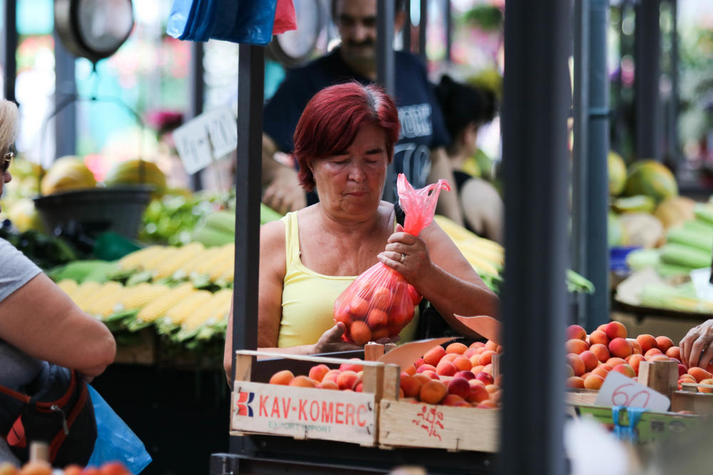 OVO SU NAJOTROVNIJE "ZDRAVE" STVARI KOJE SRBI KUPUJU NA PIJACI: Uvereni su da su PUNE VITAMINA, a sama ZARAZA