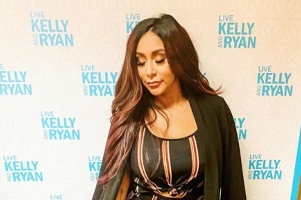 RIJALITI ZVEZDA UGROZILA ŽIVOT SVOJOJ BEBI? Dok je hranila radila je nešto NEPRIMERENO, svi su je osudili! (FOTO)