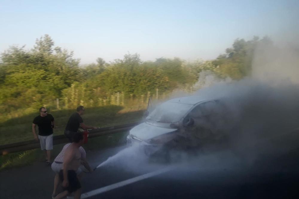 STRAVIČAN UDES NA AUTOPUTU KOD SMEDEREVA! 2 automoila skroz SMRSKANA, IMA POVREĐENIH!