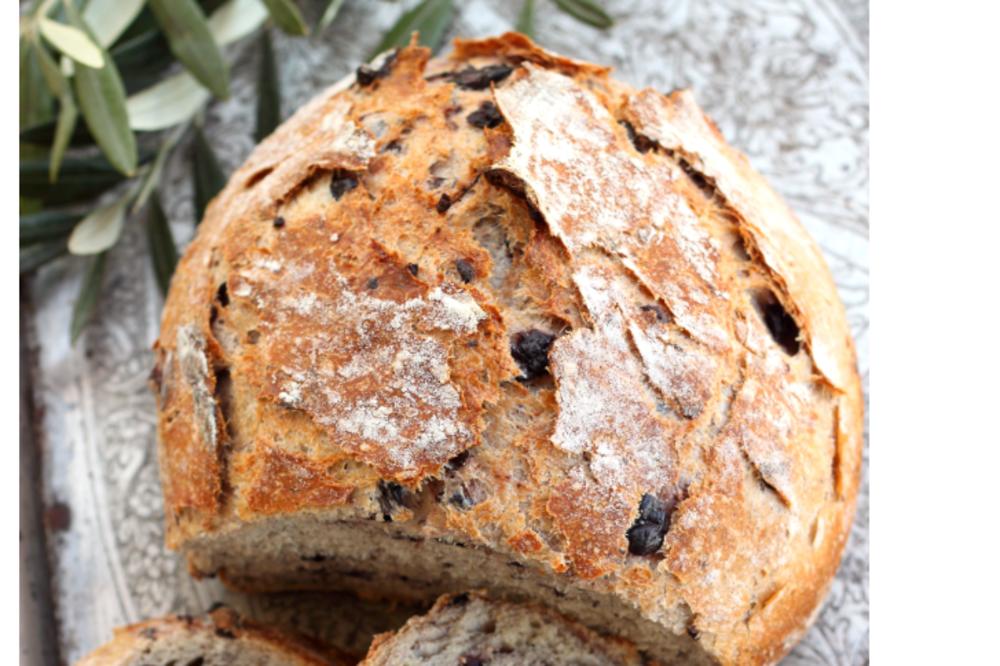 FUJ, NEMA DALJE! Ova pekarka koristi DEGUTANTAN SASTOJAK za hleb - nabavlja ga svaki dan iz JAVNIH TOALETA!