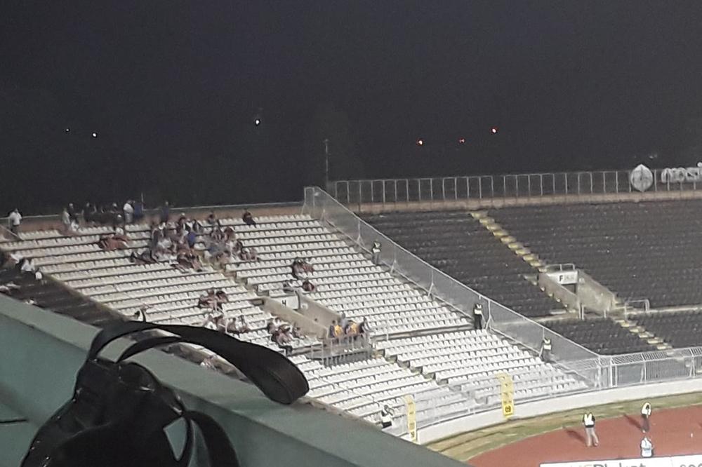 OTKUD ONI NA STADIONU PARTIZANA?! Navijači trećeg tima gledali kako crno-beli izbacuju Velšane i smeškali se!
