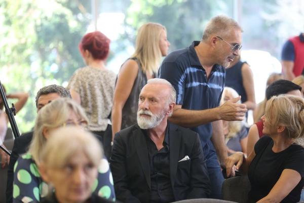 DINO MERLIN JE PLAĆAO IGORU LEČENJE U TURSKOJ: Evo zašto je PEVAČ BIO DUŽAN porodici BULAT: Spasila ga je LINČA!