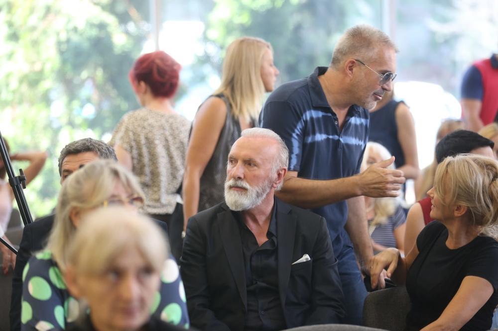 DINO MERLIN JE PLAĆAO IGORU LEČENJE U TURSKOJ: Evo zašto je PEVAČ BIO DUŽAN porodici BULAT: Spasila ga je LINČA!