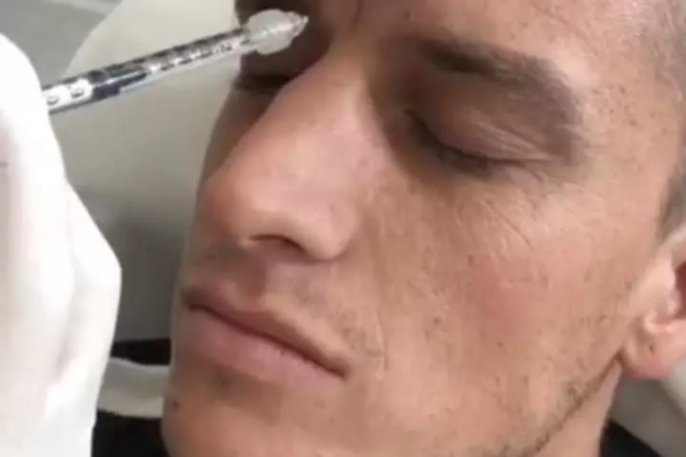 SMEŽURANI DAVID SE ISPEGLAO! Ana Korać poslušala savete pa odvela DRAGOG NA BOTOKS! Sad je kao NOV (FOTO)