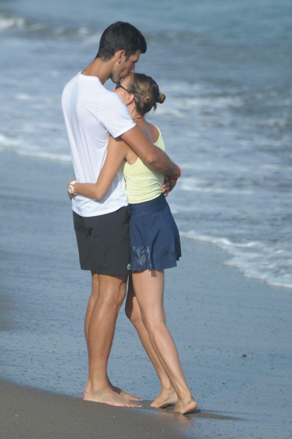 Novak i Jelena su razmenjivali nežnosti na plaži u Marbelji
