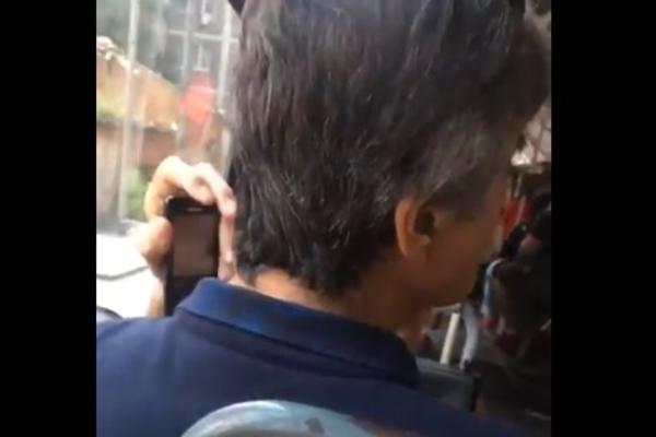 PRONAŠAO NEVEROVATAN NAČIN ZA MUVANJE Prvo je blenuo u nju, a onda je pokazao 10 cifara! Sledila se kad je shvatila