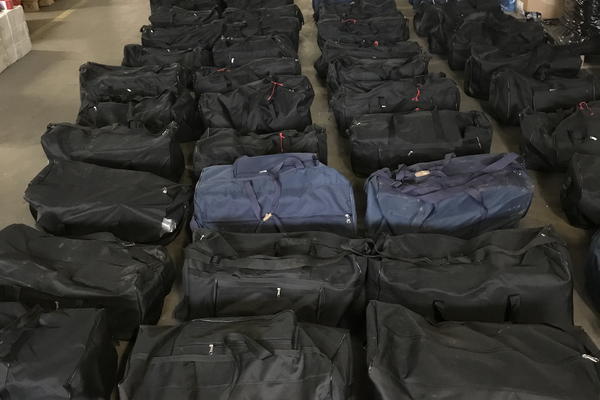 ZAPLENJEN KOKAIN VREDAN MILIJARDU EVRA: Sve je bilo spakovano u OVE TORBE!