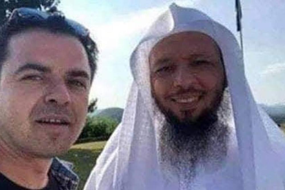 CRNI HUMOR NA BOSANSKI NAČIN: Fotografisao se sa čovekom u arapskoj nošnji, a komentar koji je usledio je PAKLEN!