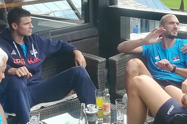 MI SMO SPREMNI! Košarkaš Zvezde skupljao savete i trikove od Jokića, Bobija, Milutinova i Raduljice!